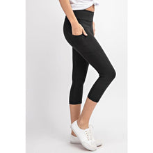 Load image into Gallery viewer, Capri Length  Yoga Pants with Pockets
