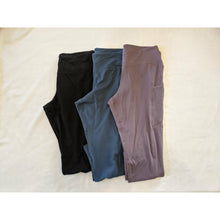 Load image into Gallery viewer, Capri Length  Yoga Pants with Pockets
